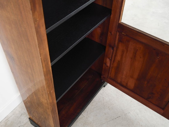 Image 1 of Notenhouten vitrinekast, Deens design, jaren 60, gemaakt in Denemarken.