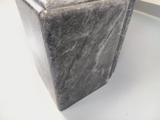 Image 1 of Vintage grijze marmeren salontafel uit de jaren 70.