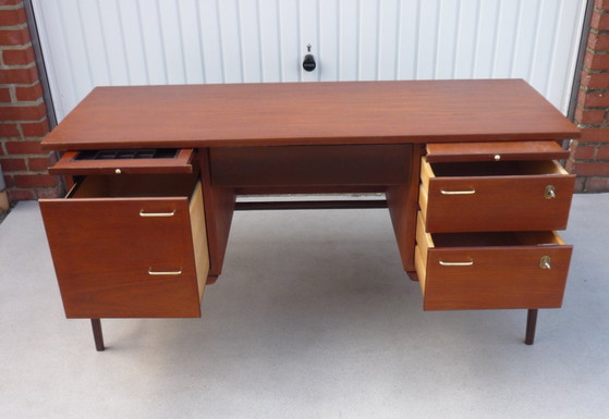 Indrukwekkend vintage teakhouten bureau – Wood (photo 11 of 12)
