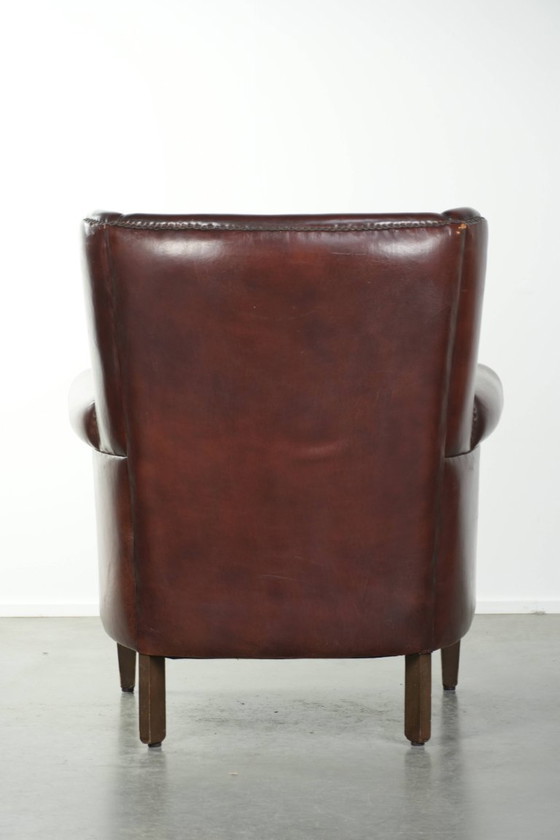 Image 1 of Splendida poltrona vintage in pelle di pecora con schienale alto, dalle dimensioni belle e discrete.