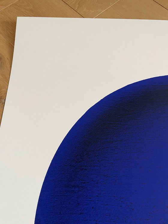 Image 1 of Yves Klein (1928-1962), Disque bleu, IKB 54, 1957, copyright VG Bild-Kunst, Bonn 1997, stampato in Germania