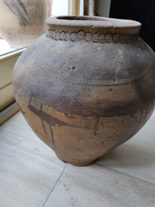 pot en terre cuite ancien, robuste et élégant