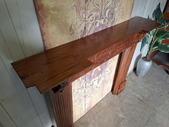 Image 1 of Klassischer, geschnitzter Kaminrahmen, Maße: 158 x 32 cm, Höhe: 126 cm.

Innenmaße: 87,5 cm breit, Höhe: 94,5 cm.