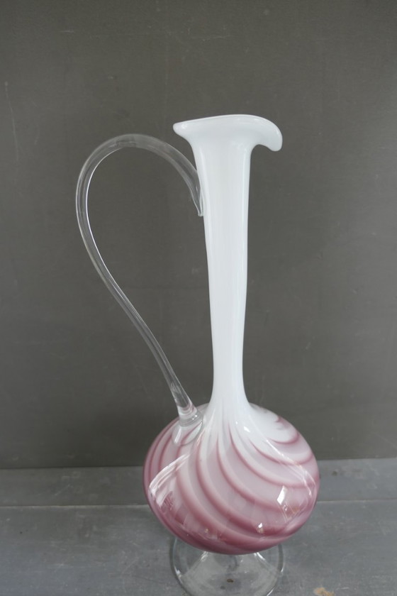 Image 1 of Vaso italiano vintage su piede bianco viola