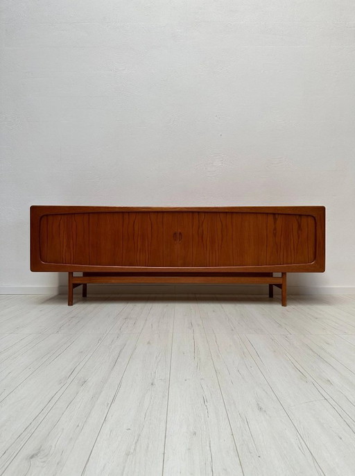 Aparador de teca de diseño danés grande vintage de los años 60 con puertas de persiana
