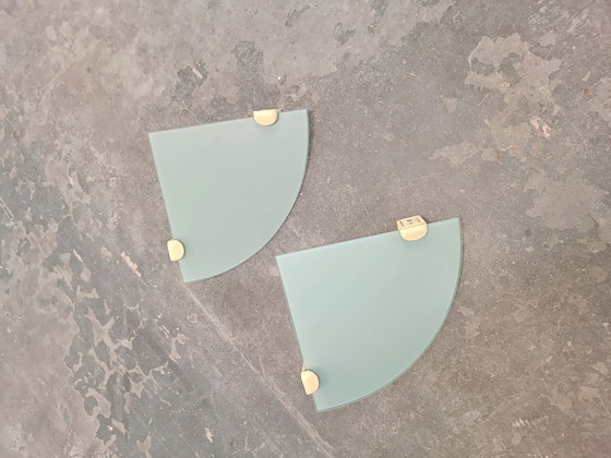 Image 1 of 2 étagères d'angle en verre vintage pour salle de bain