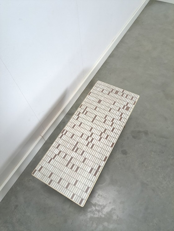 Image 1 of Tavolino laterale in formica Opal con gambe in legno, tavolino portavasi