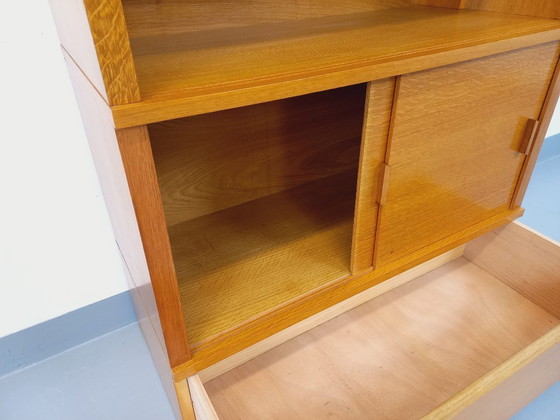 Image 1 of Librería antigua de madera de roble de la década de 1960.