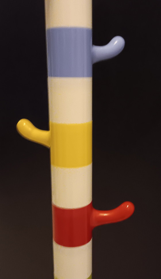 Image 1 of Perchero infantil de pie estilo Memphis IKEA