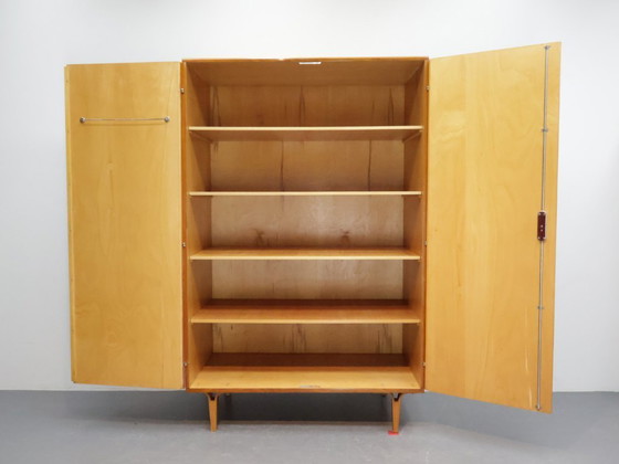 Image 1 of Vintage kledingkast 2 deurs Frantisêk Mezulanik