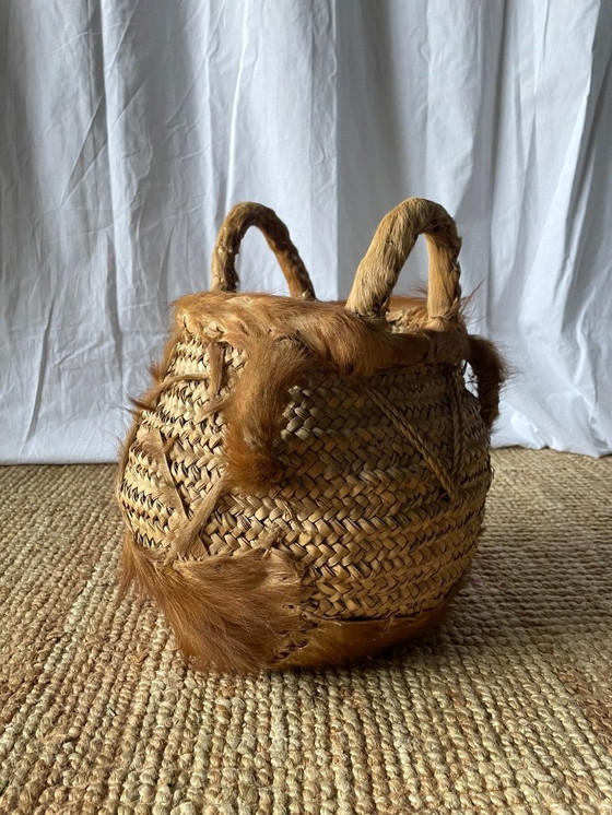 Image 1 of Antico cesto intrecciato a mano con manici in fibre naturali