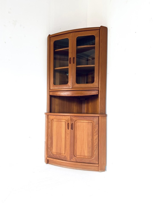 Image 1 of Vitrine d'angle vintage danoise en teck, Dyrlund '70s