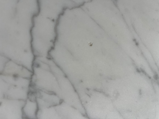 Image 1 of Mesa auxiliar de mármol Knoll, diseño de Eero Saarinen