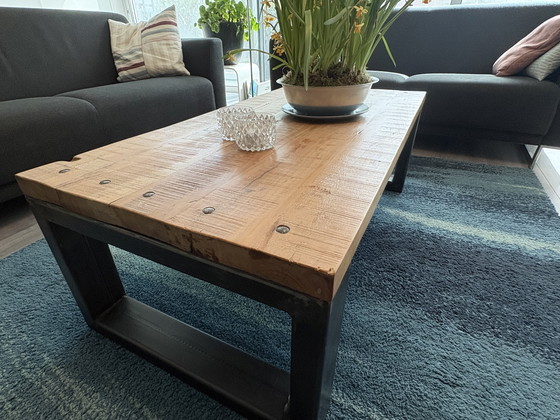 Image 1 of Mesa de centro resistente