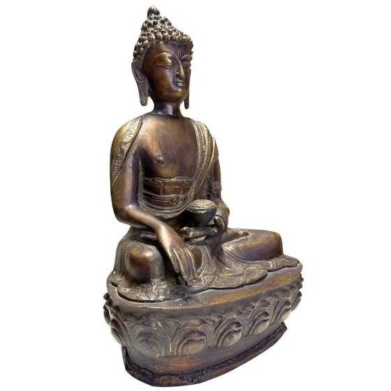 Antique Bronze Medicine Buddha on Lotus Base – Himalayan – Lot 430 – Decorative Objects (photo 10 of 18)
