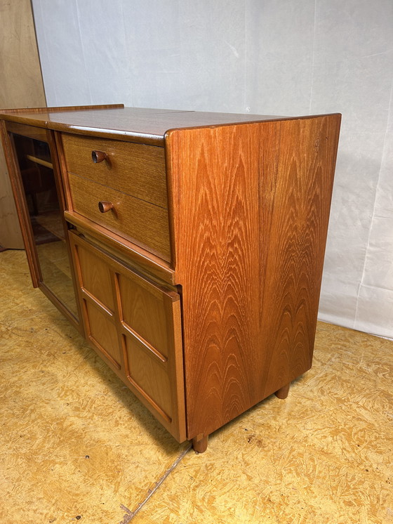 Image 1 of Vintage teakhouten platen- en muziekkast uit het midden van de eeuw van Parker Knoll (1960-1970) Zeldzaam Brits ontwerp | Prakti