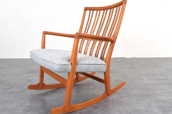 Image 1 of Sedia a dondolo ML33 in rovere, disegnata da Hans J. Wegner per A/S Mikael Laursen, anni '50.