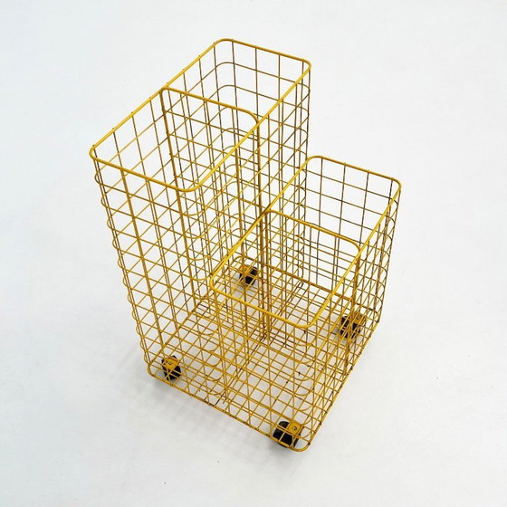 Image 1 of Gele draadkast op wielen, jaren 80