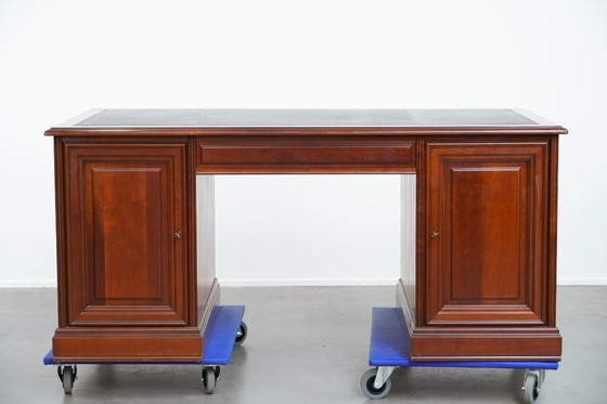 Image 1 of Klassischer Chesterfield-Schreibtisch/Partnerschreibtisch im englischen Stil mit schwarzer Lederplatte