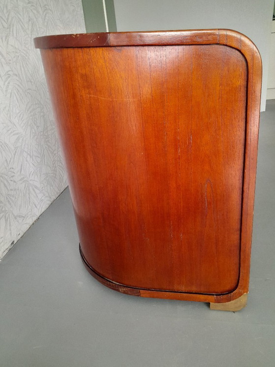 Image 1 of Bench Studio Global Wernicke