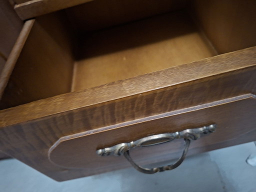 Mueble aparador / vitrina clásica de madera en perfecto estado 