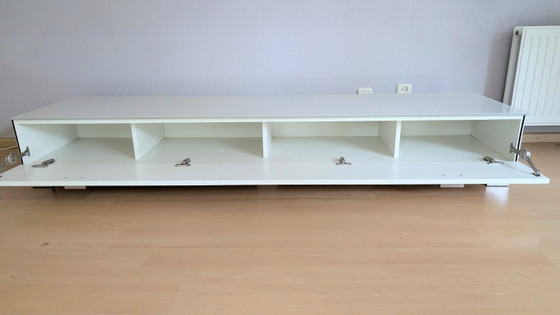 Mobili TV Hülsta / lowboard bianco con piano in vetro, 210 cm – Metallo (photo 3 of 9)