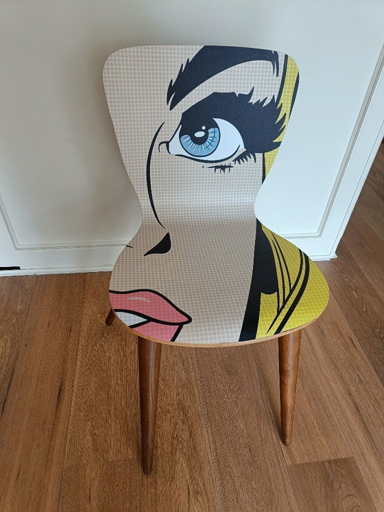 Image 1 of Chaise vintage des années 1960 recyclée, impression de bande dessinée rétro