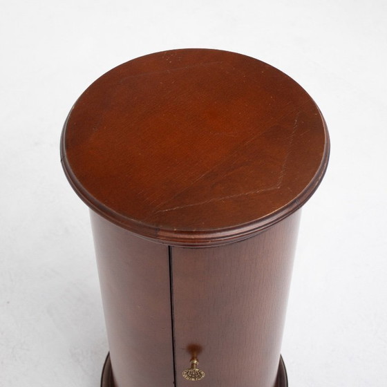 Image 1 of Zylindrischer Holzschrank