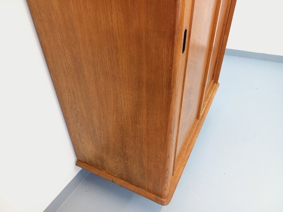 Image 1 of Vintage eikenhouten kledingkast uit de jaren 60