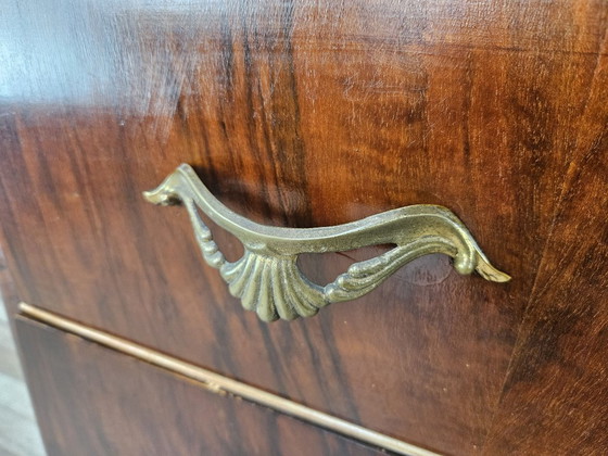 Image 1 of Commode des années 1950 en acajou et érable avec pieds laqués