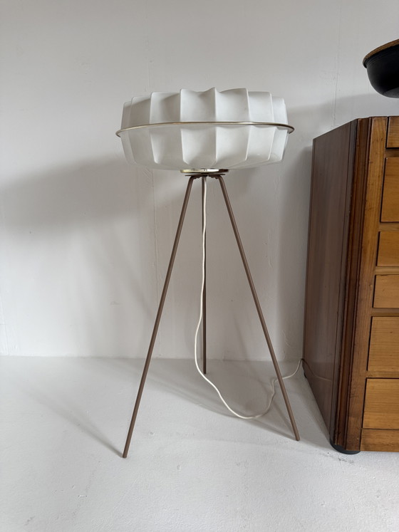 Image 1 of Lampadaire trépied vintage « OVNI », Allemagne années 70