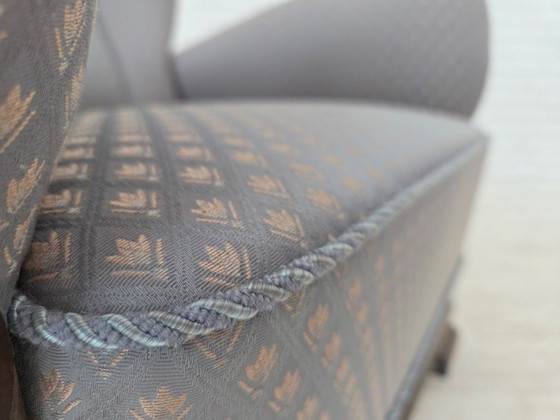 Image 1 of Deense fauteuil uit de jaren 50, meubelstof, gesneden eikenhout.