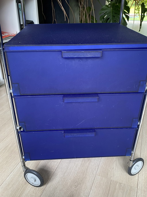 Kartell Mobil 3 cabinet, color cobalt blue