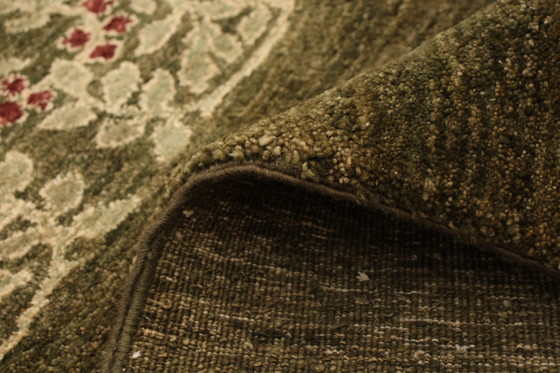 Image 1 of Olivegrüner handgeknüpfter Peshawar Ziegler-Teppich
