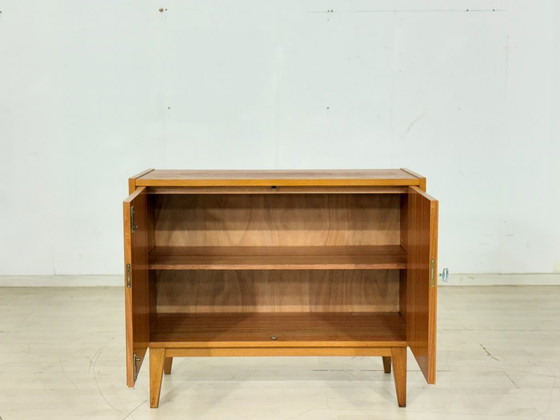 Image 1 of Commode élégante des années 1960 en chêne chaleureux / meuble vintage