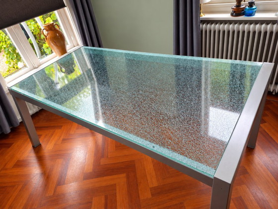 Esstisch mit gerissener Glasplatte und Metallrahmen, Esstische, Silber, Modern (Foto 3 von 6)