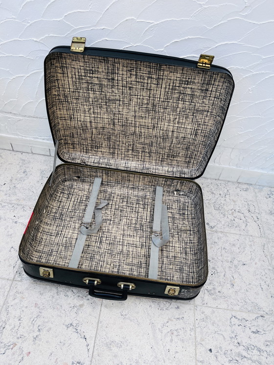 Image 1 of Attractive Beige Skaï suitcase with front pocket. Small flaw in zipper, but functional. Dimensions