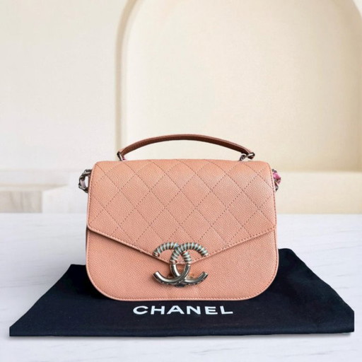 Chanel Coco Curve Cuba Small - Pelle trapuntata color caramello con finiture in oro chiaro, serie 23
