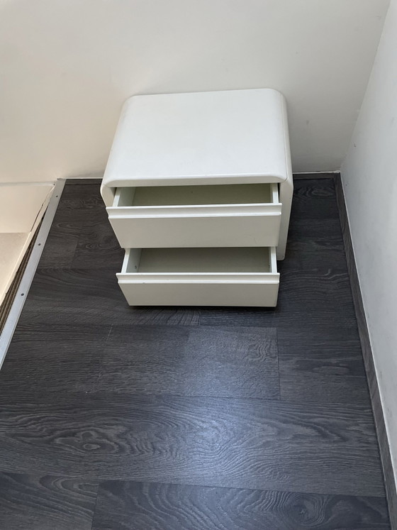 Petite commode Space age blanche, Bois (photo 2 sur 5)