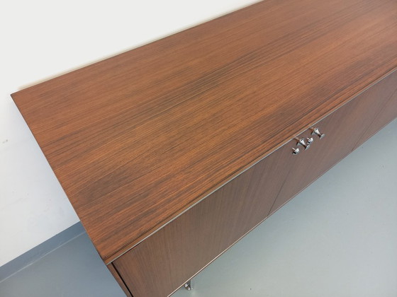 Image 1 of Vintage modern dressoir van palissanderhout en verchroomd metaal uit de jaren 60 en 70.