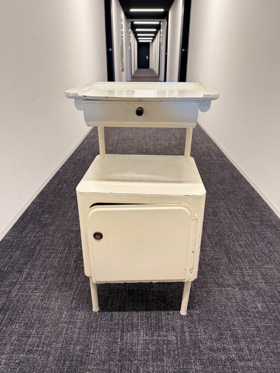 Image 1 of Armadietti ospedalieri industriali di metà secolo (set di 2) – Cecoslovacchia