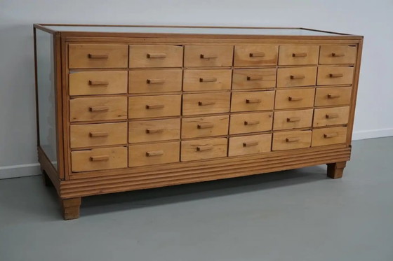 Image 1 of Antieke Britse haberdashery kast / winkeltoonbank in esdoorn en eikenhout, 1920/30s