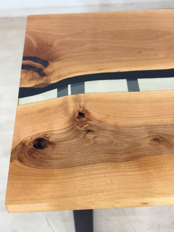 Image 1 of Eettafel van epoxyhars / eettafel / vergadertafel, massief walnoothout / 180 cm breed