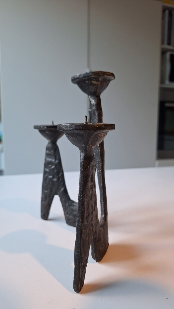 Image 1 of Vintage brutalistische kroonluchter van gietijzer uit het midden van de vorige eeuw, gemaakt in gietijzeren stijl.