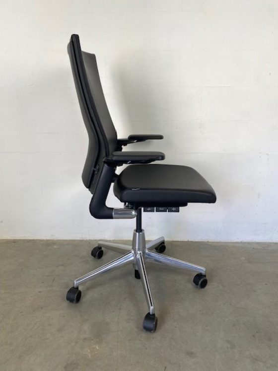 Image 1 of Ahrend bureaustoel 2020 black leather design Paul Brooks 