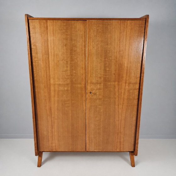 Image 1 of Vintage kledingkast in essenhout van Tatra Nabytok, jaren 70.