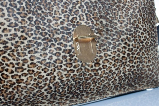 Image 1 of Porte-documents Céline en cuir imprimé léopard noir et marron