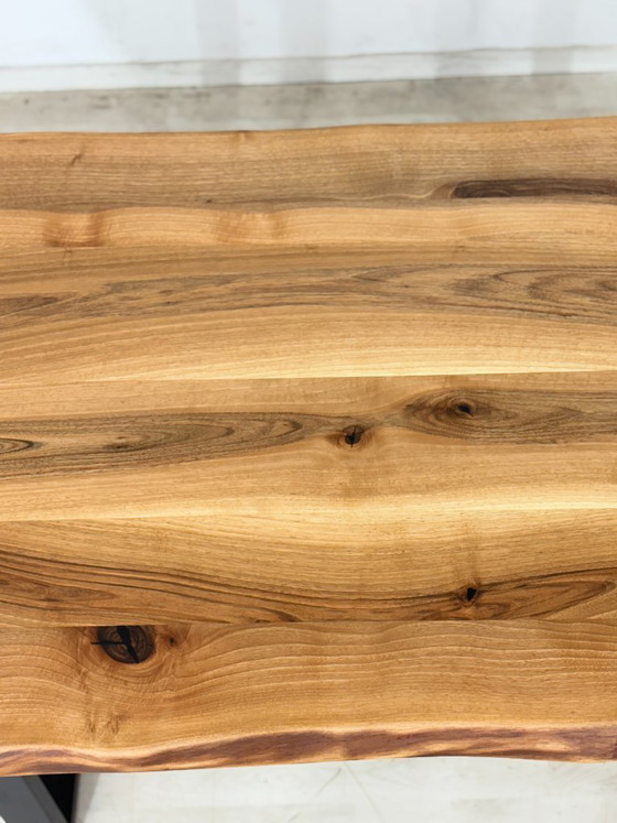 Image 1 of Massief houten eettafel van walnoothout / Tafel / Eettafel / Vergadertafel / Woonkamertafel / 180 cm breed