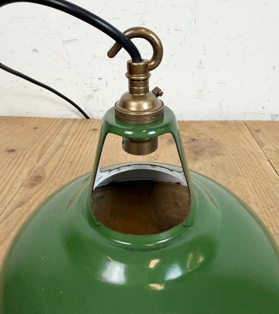 Image 1 of Lampada a sospensione industriale in smalto verde di Coolicon, anni '50