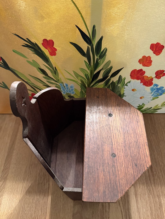 Image 1 of Chaise de poupée ancienne en chêne pour enfants